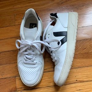 Vera V 12 leather sneakers